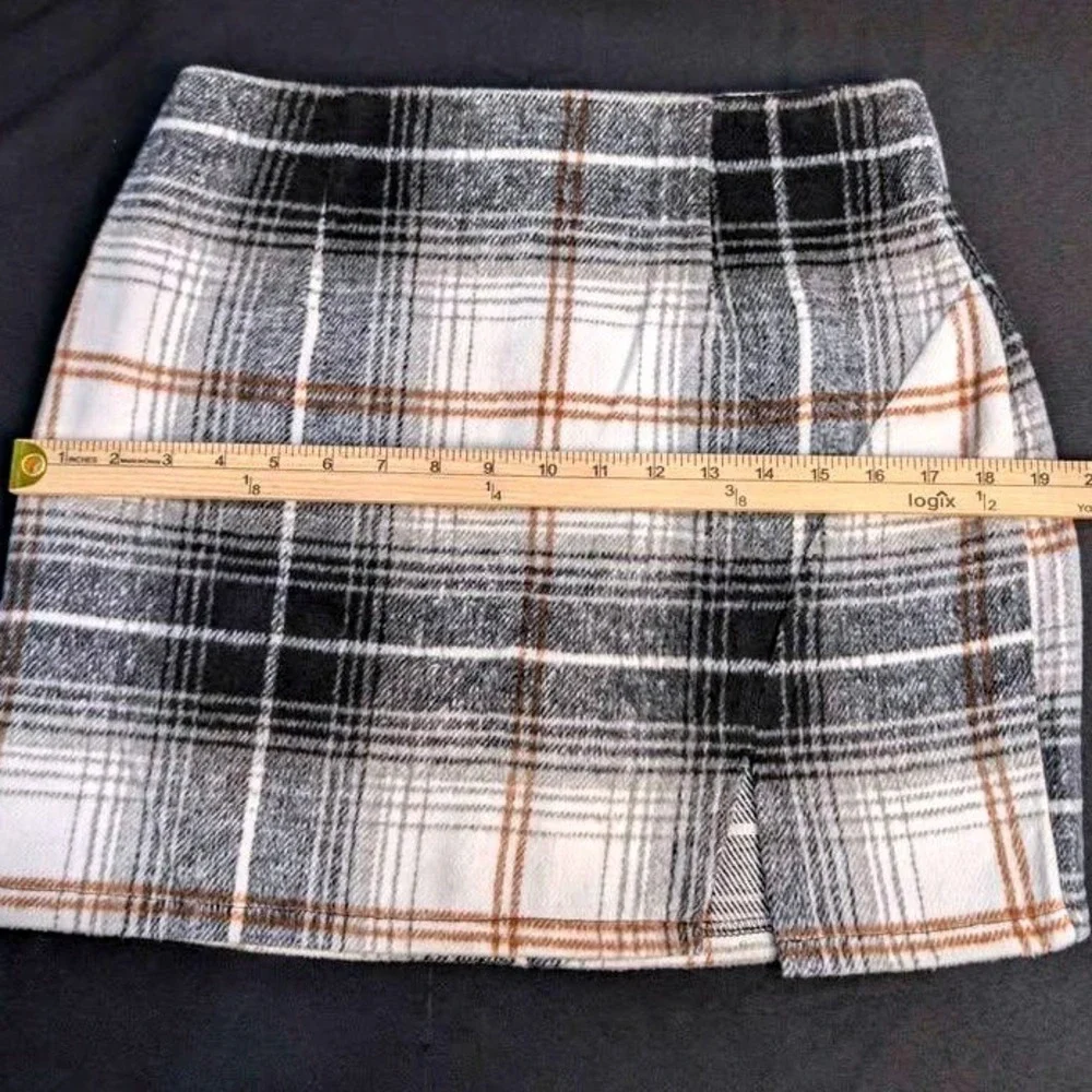 Windsor ~ Plaid‎ Mini Skirt ~ Size M ~ Black/White/Brown Plaid ~ High Waist/Slit